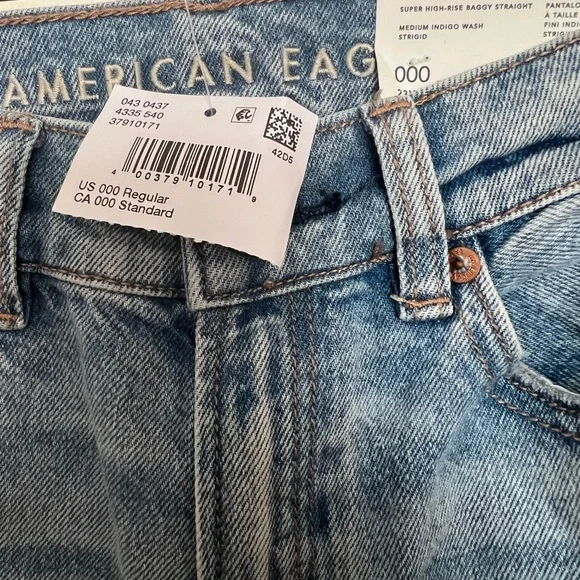 American Eagle Outfitters Light Blue Distressed Boyfriend Jeans - Picture 2 of 4